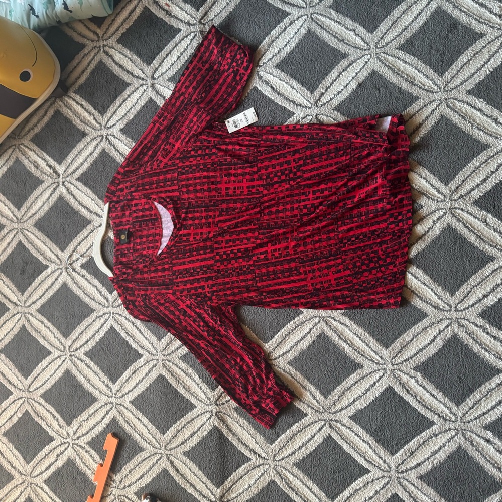 Chic Red and Black Geometric Top